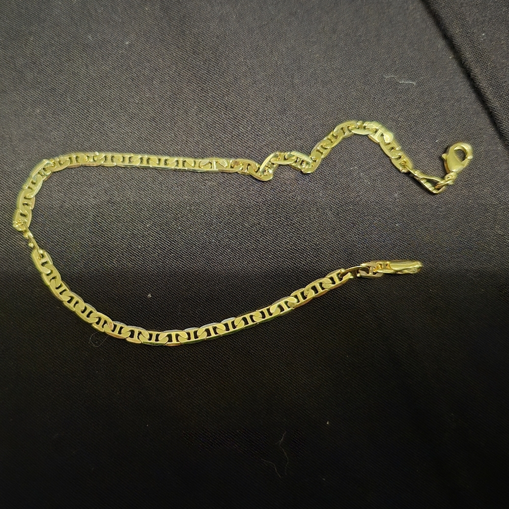 Elegant Gold Chain Bracelet